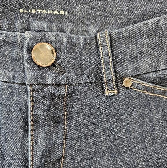 Elie Tahari Tailored Adena Jean, Dark Wash, size 0, *flawed see photo* - Picture 2 of 10